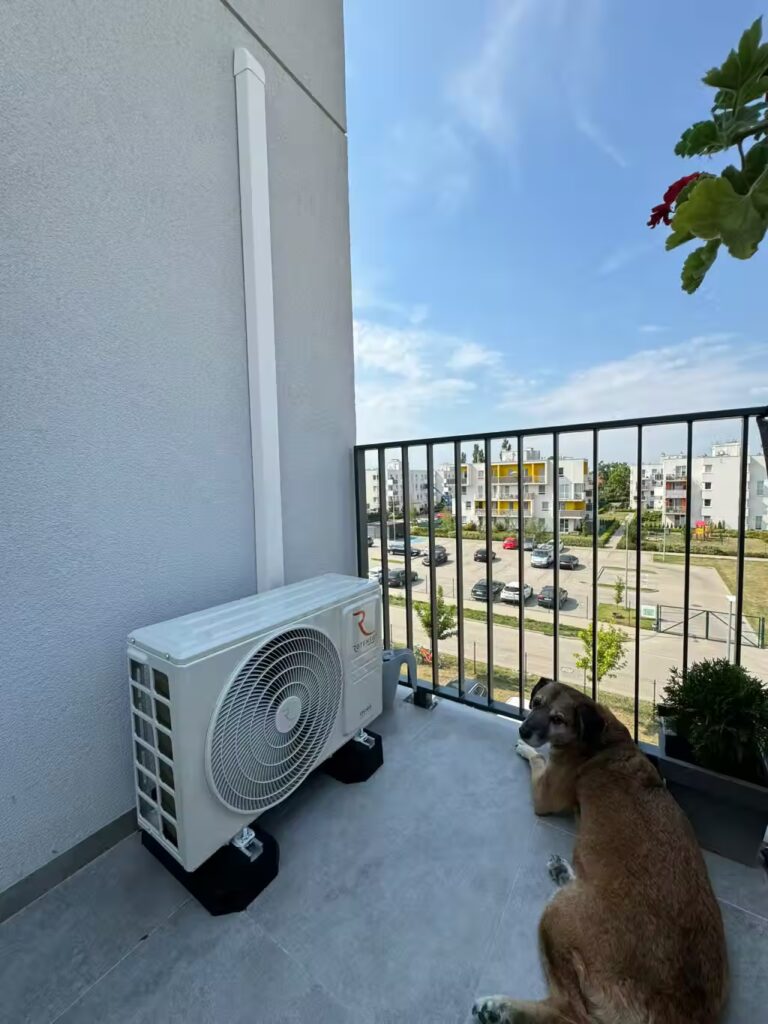 Agragat Ukura zamontowany na podłodze balkonu