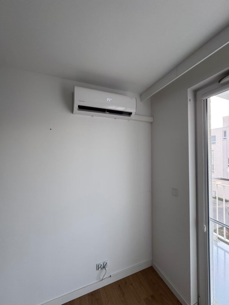 Montaż z wyjściem bocznym na balkon