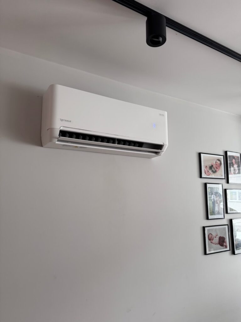 Klimatyzacja teta white w salonie