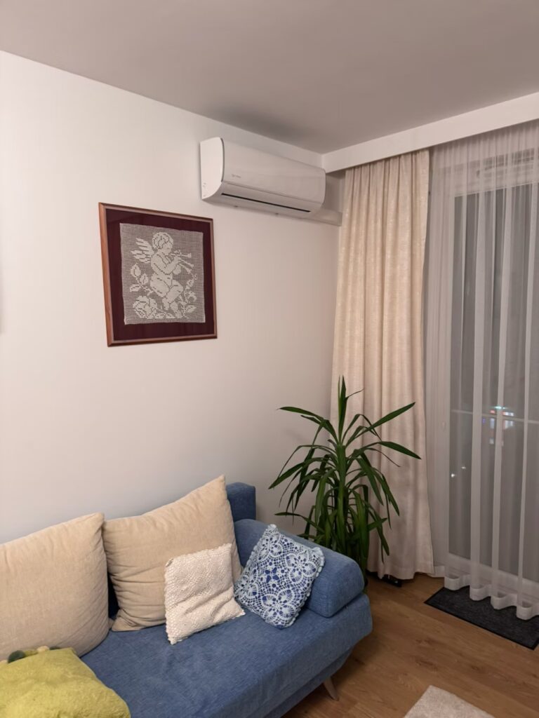 Schludny montaż Ukury 3,5kW z agregatem na balkonie