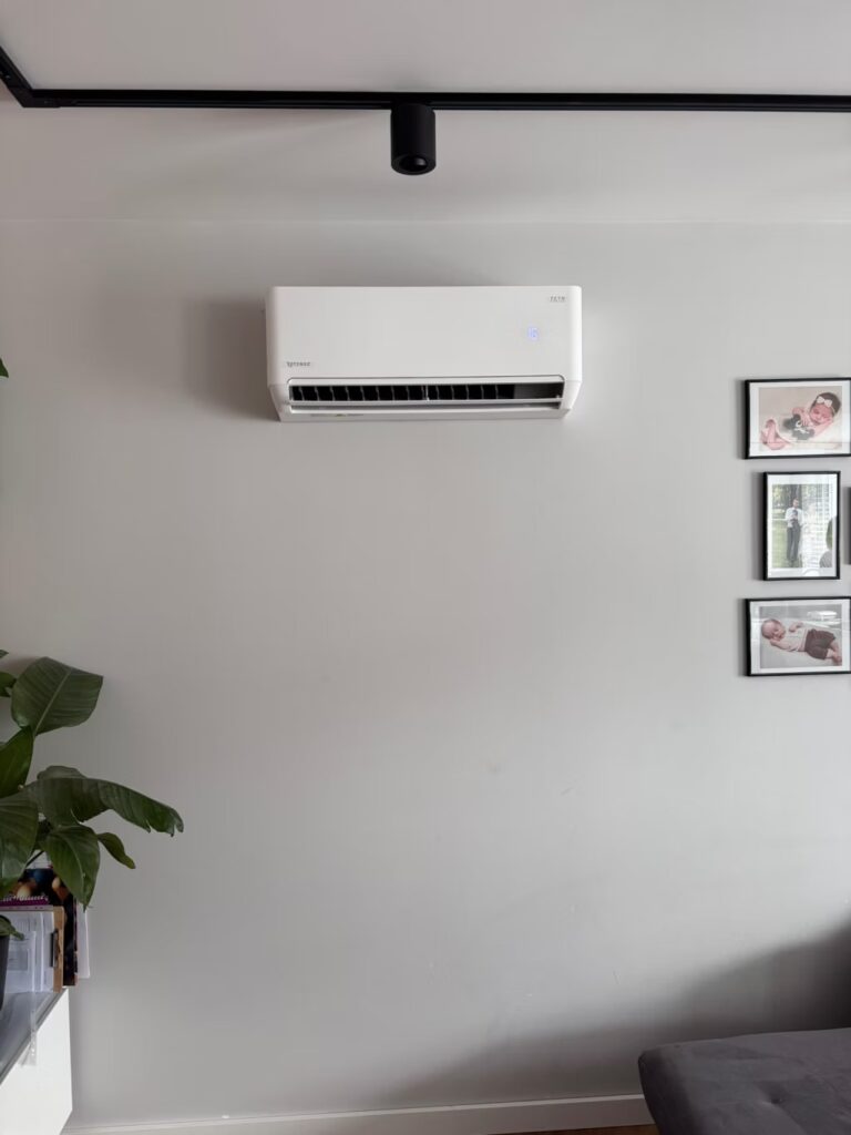 Model Teta zamontowana w salonie