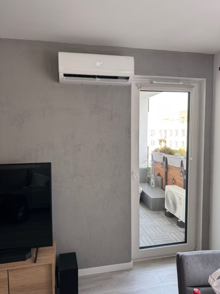 Również Ukura z montażem przez ścianę na balkon