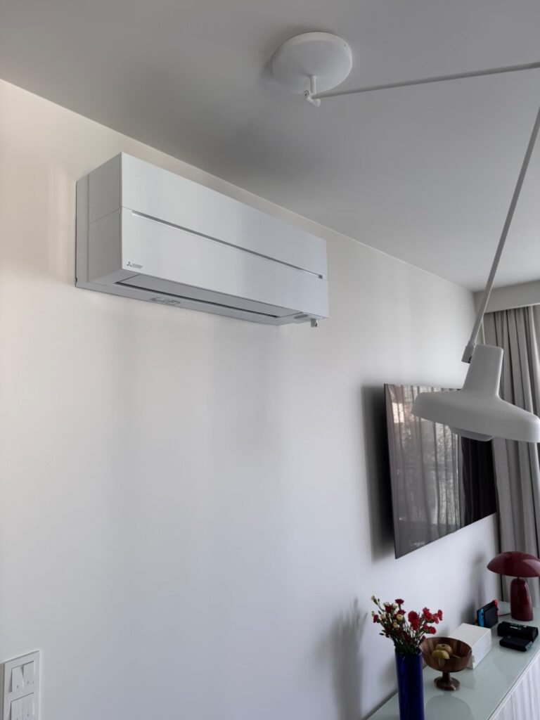 Montaż klmatyzacji Mitubishi w salonie