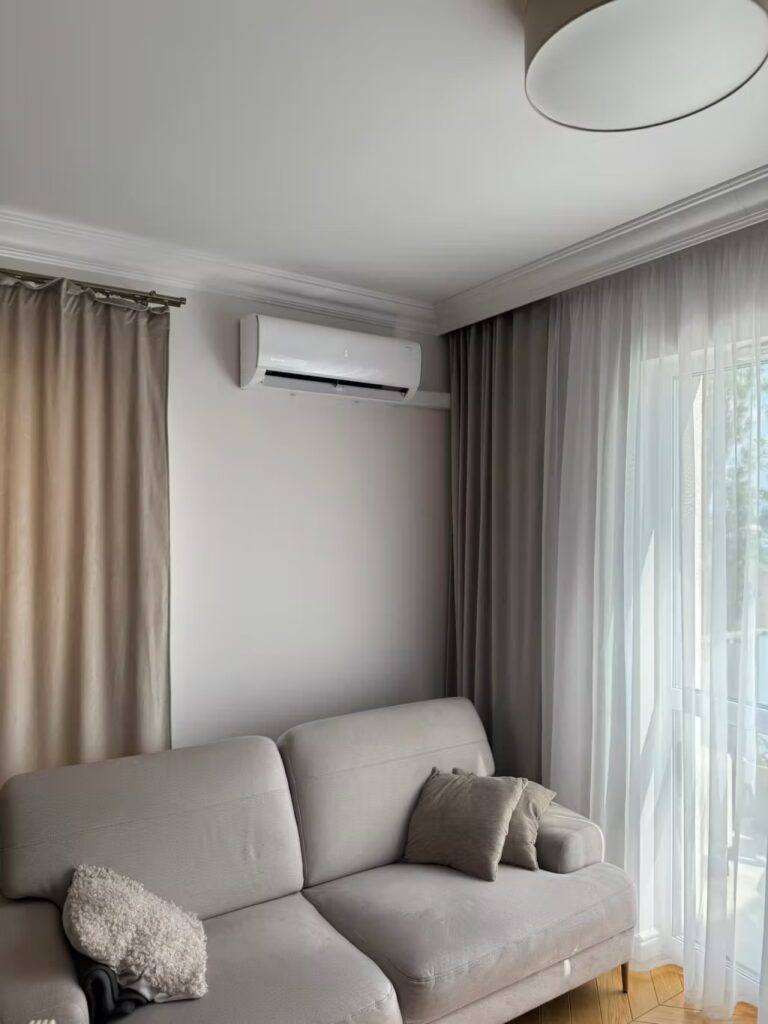 Rotenso Ukura 3,5kW w salonie